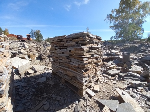 Плитняк златолит серебристый для мощения на бетон купить в Анапе