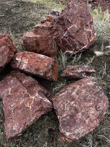 Ландшафтные глыбы красно-фиолетовые 200-1000 килограмм купить в Анапе