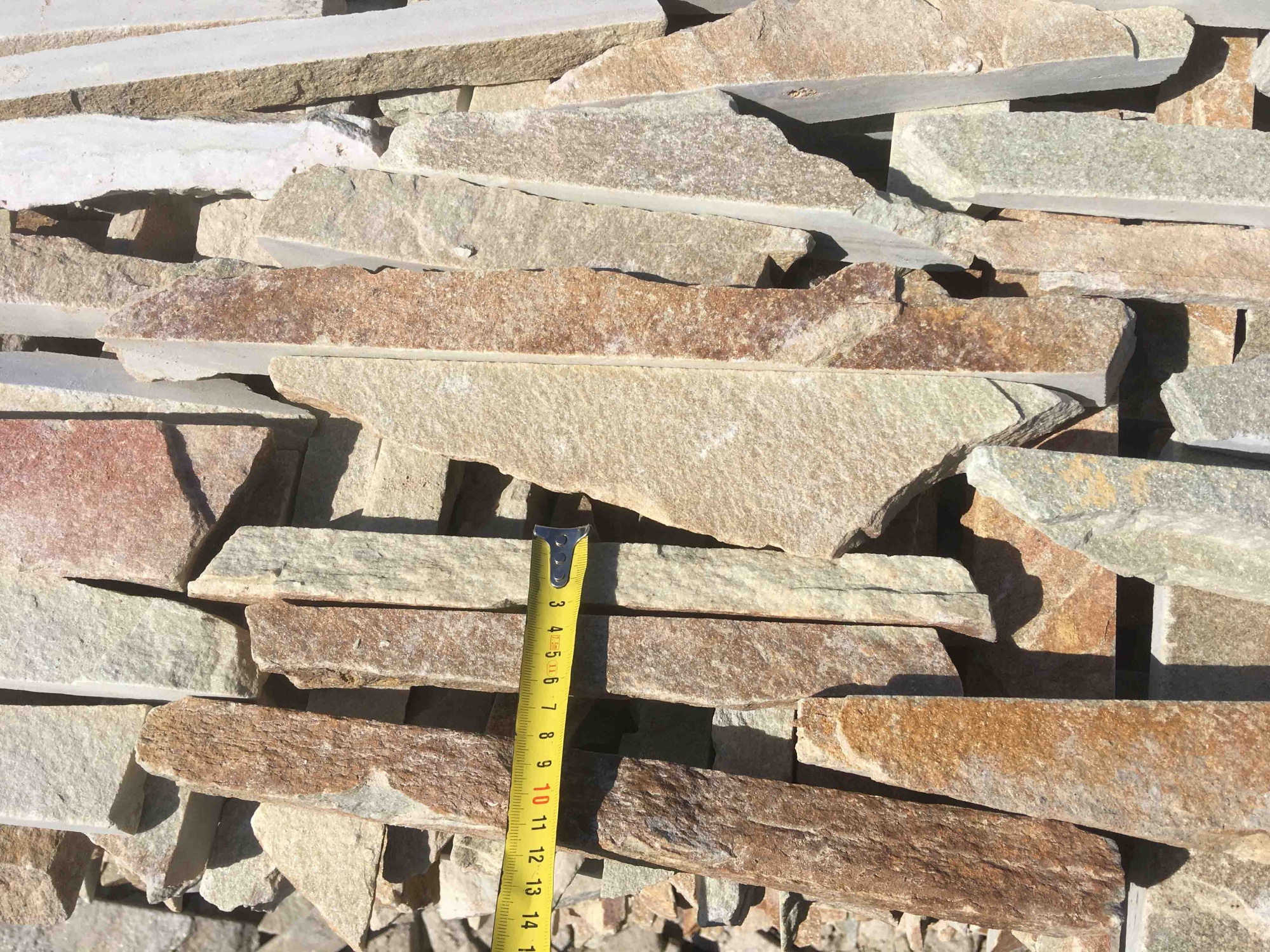 Горбушка златолит золотистый для облицовки купить в Анапе