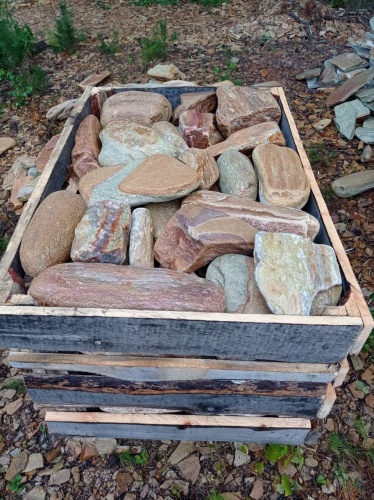 Златолит жёлтый, жёлто-зелёный глыбки и валуны для ланшафтного дизайна купить в Анапе