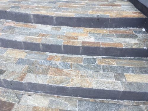 Плитка из Златолита Уральского для лестницы купить в Анапе