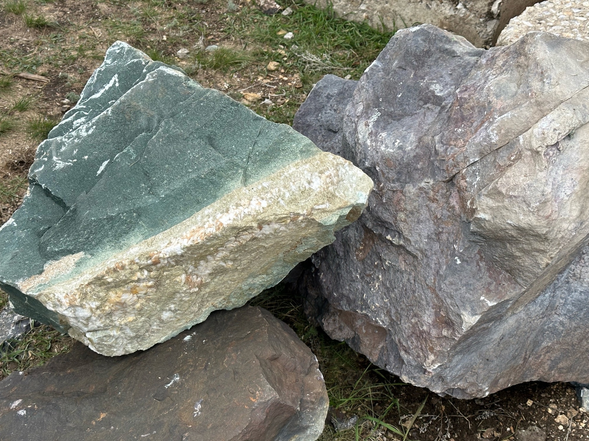 Камни для ландшафтного дизайна зелёные 10-60 килограмм купить в Анапе