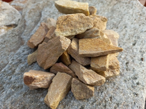 Златолит жёлтый декоративная каменная крошка купить в Анапе