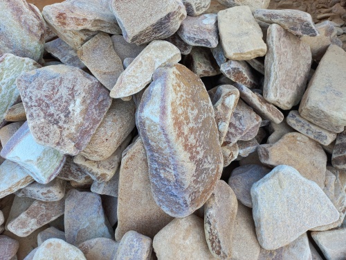 Златолит жёлтый, жёлто-зелёный глыбки и валуны для ланшафтного дизайна купить в Анапе