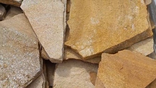 Плитняк златолит жёлтый для цоколя купить в Анапе