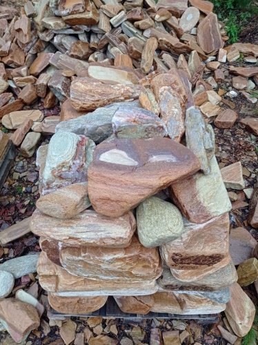 Златолит жёлтый, жёлто-зелёный глыбки и валуны для ланшафтного дизайна купить в Анапе