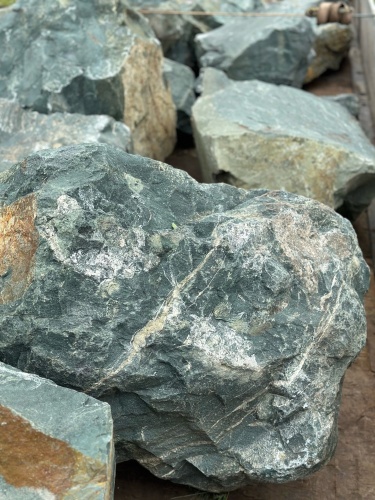 Камни для ландшафтного дизайна зелёные 10-60 килограмм купить в Анапе