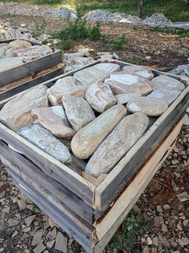 Златолит жёлтый, жёлто-зелёный глыбки и валуны для ланшафтного дизайна купить в Анапе