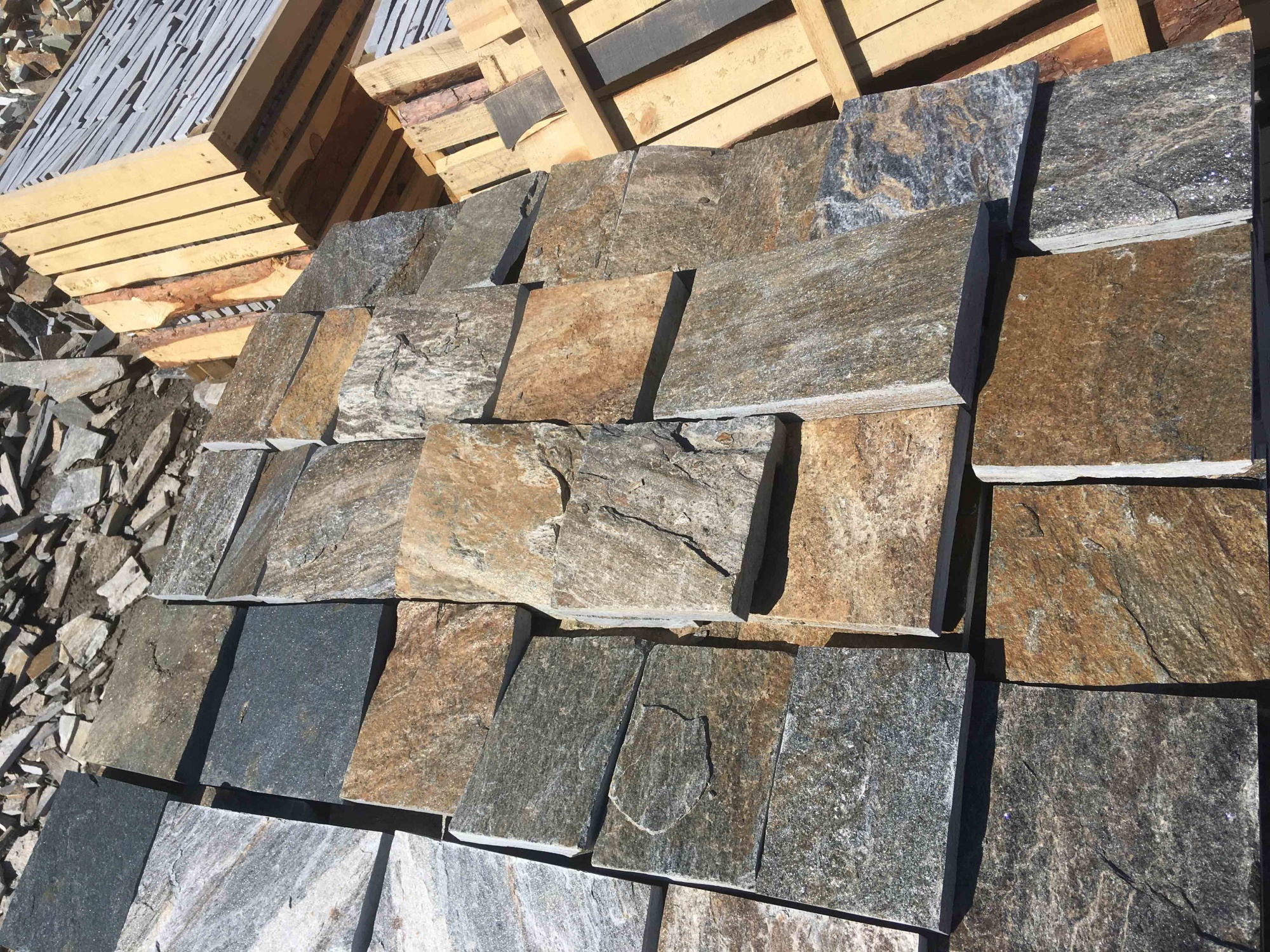 Плитка пилёная златолит Уральский для фасада купить в Анапе