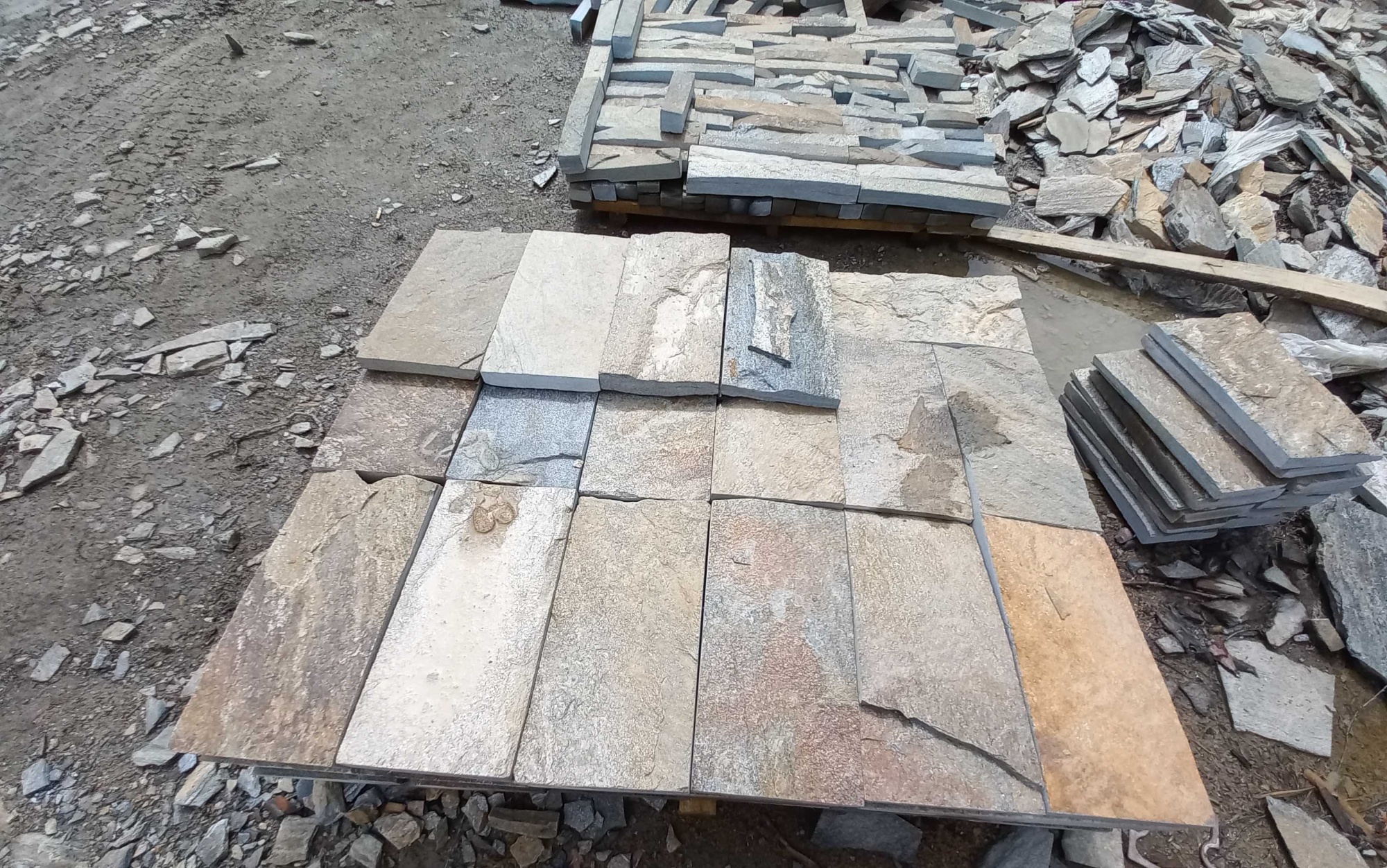 Плитка пилёная златолит Уральский для фасада купить в Анапе