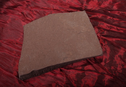 Плитняк лемезит бордовый для цоколя 1,5-2 см купить в Анапе