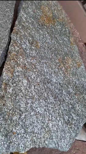 Плитняк златолит серебристый для цоколя, отмостки купить в Анапе