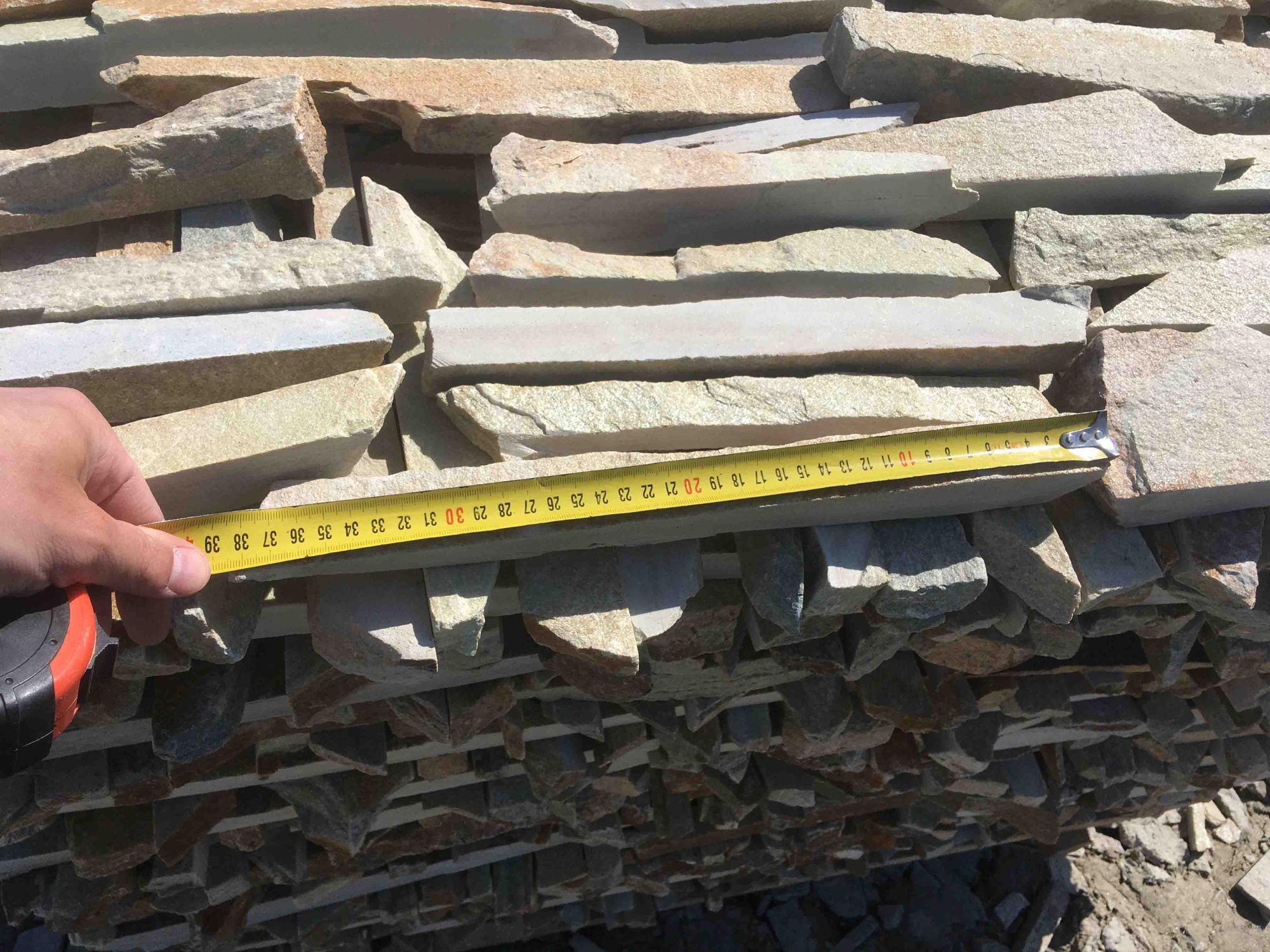 Горбушка златолит золотистый для облицовки купить в Анапе