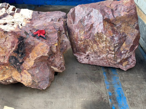 Ландшафтные глыбы красно-фиолетовые 200-1000 килограмм купить в Анапе