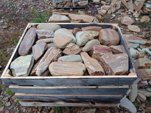 Златолит жёлтый, жёлто-зелёный глыбки и валуны для ланшафтного дизайна купить в Анапе