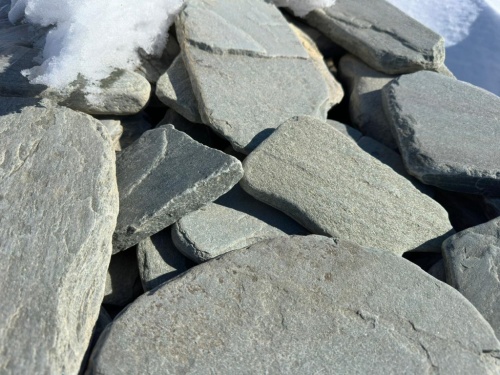 Плитняк златолит зелёный галтованный для фасада купить в Анапе